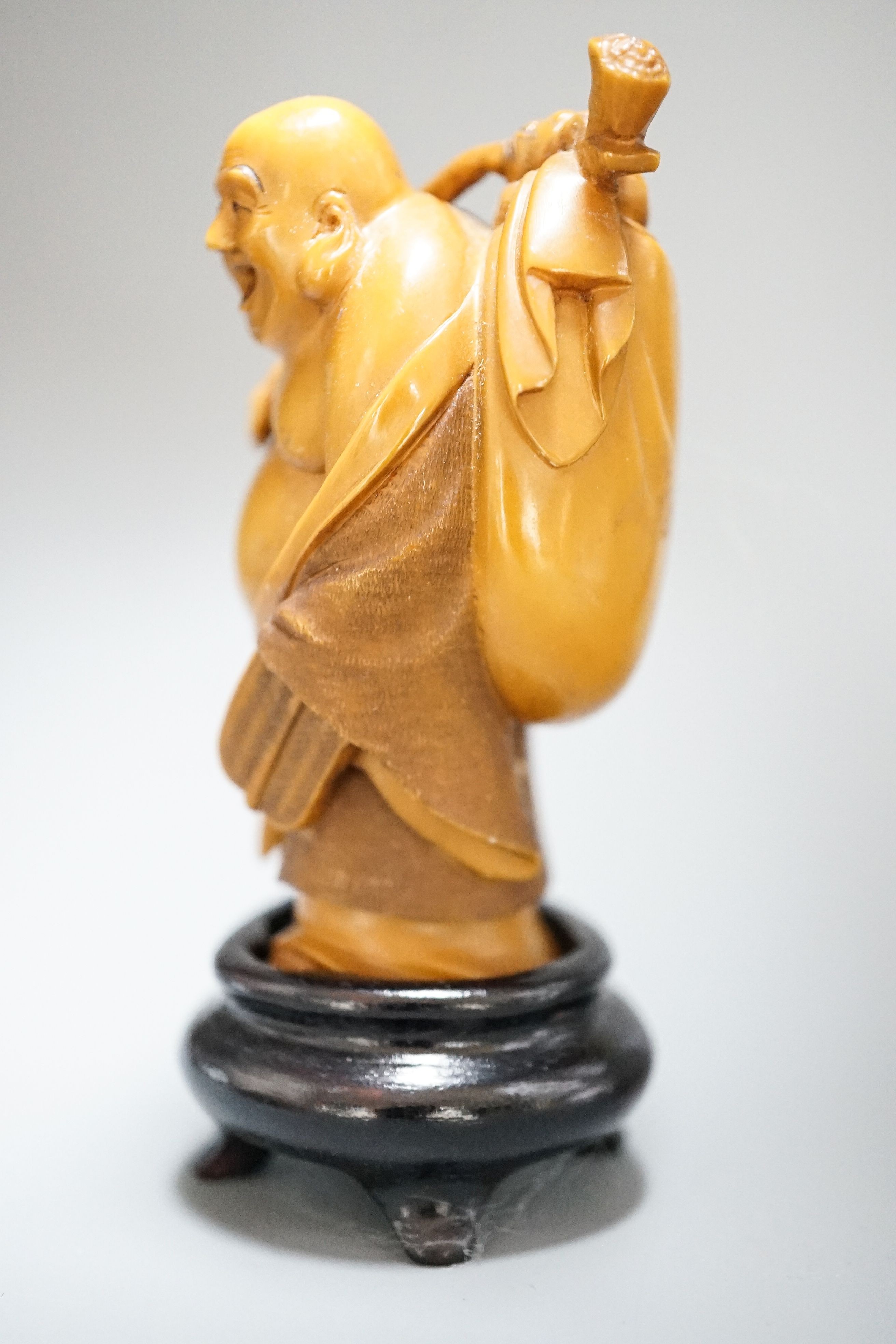 A Japanese stained Ivory figure of Hotei, early 20th century, 7.2cm